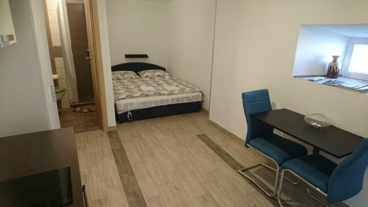 Apartment Grosek Pobegi Bagian luar foto